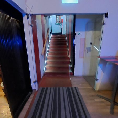 Whole Basement Former Pub For Stag Do, Bachelor House Party Flat 布达佩斯 外观 照片