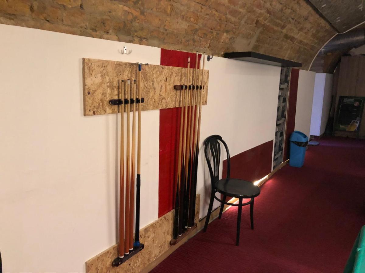 Whole Basement Former Pub For Stag Do, Bachelor House Party Flat 布达佩斯 外观 照片