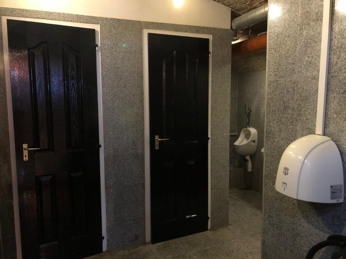 Whole Basement Former Pub For Stag Do, Bachelor House Party Flat 布达佩斯 外观 照片