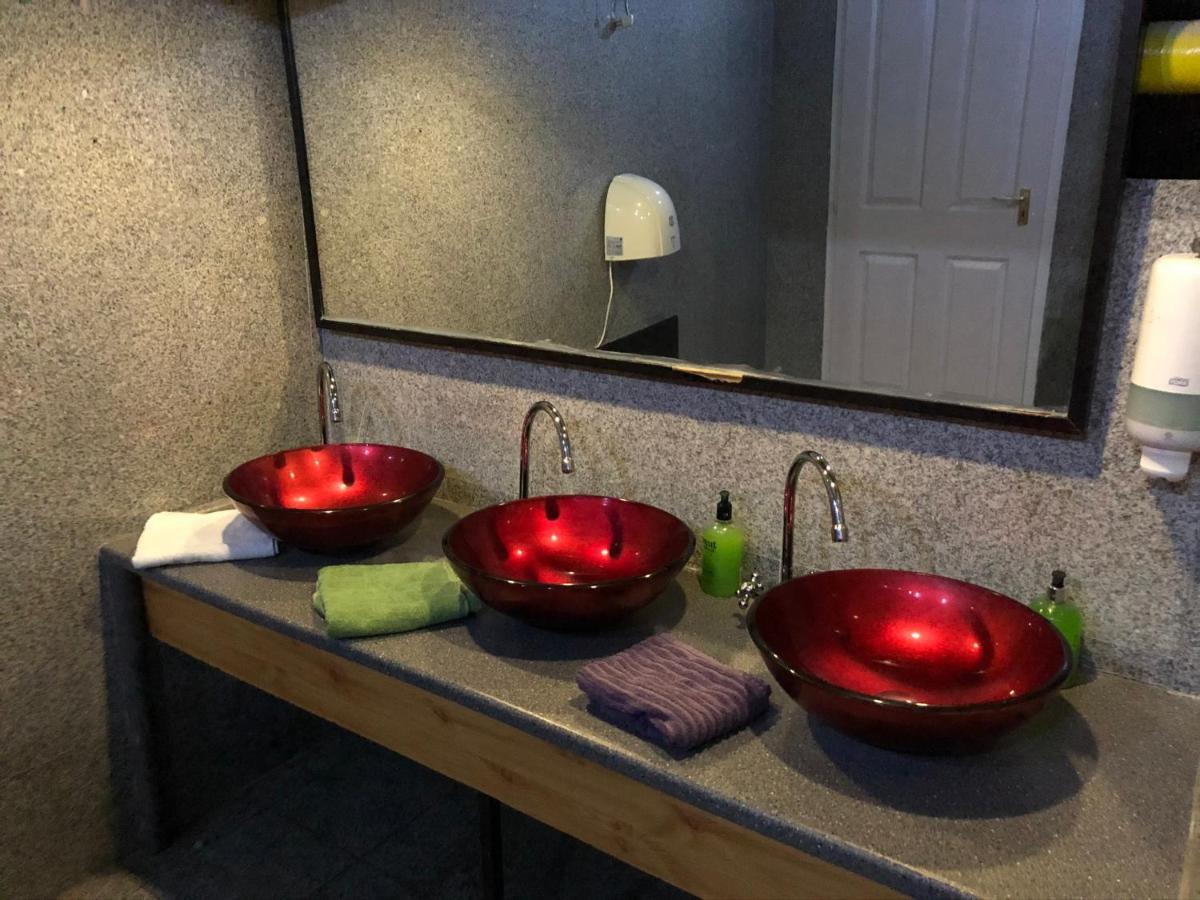 Whole Basement Former Pub For Stag Do, Bachelor House Party Flat 布达佩斯 外观 照片