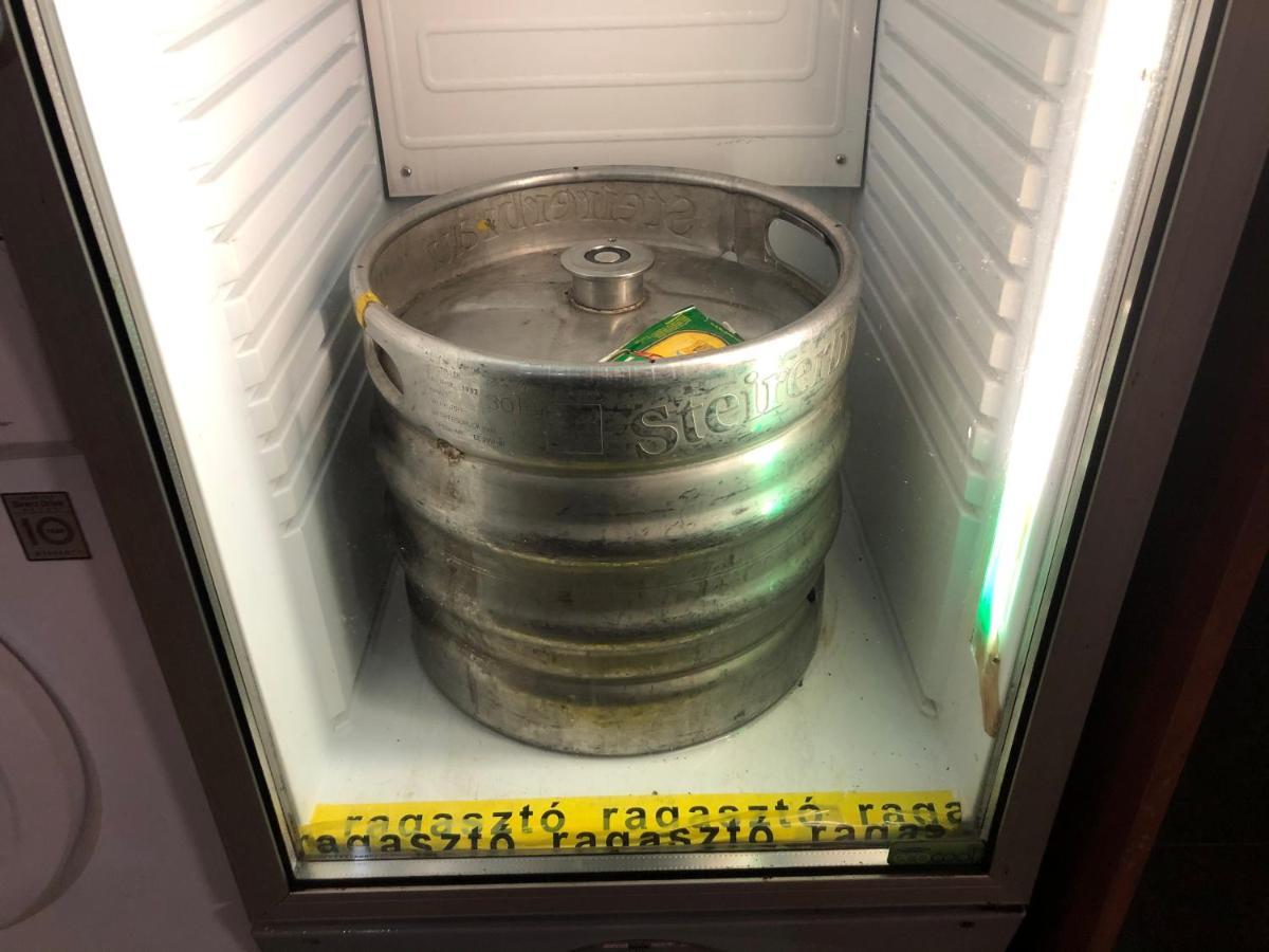 Whole Basement Former Pub For Stag Do, Bachelor House Party Flat 布达佩斯 外观 照片