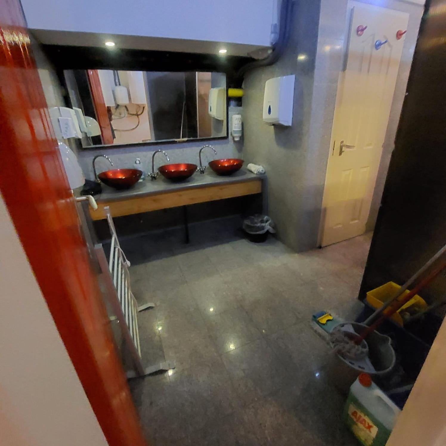 Whole Basement Former Pub For Stag Do, Bachelor House Party Flat 布达佩斯 外观 照片